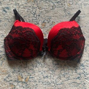 Good condition 32DD red and black lace Victoria secret push up bra!